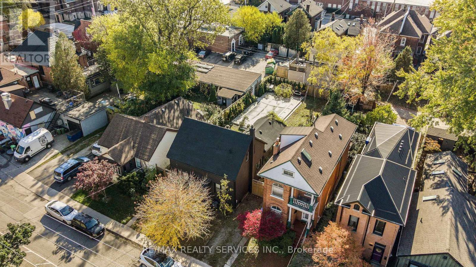 323 CHARLTON AVENUE W - 32