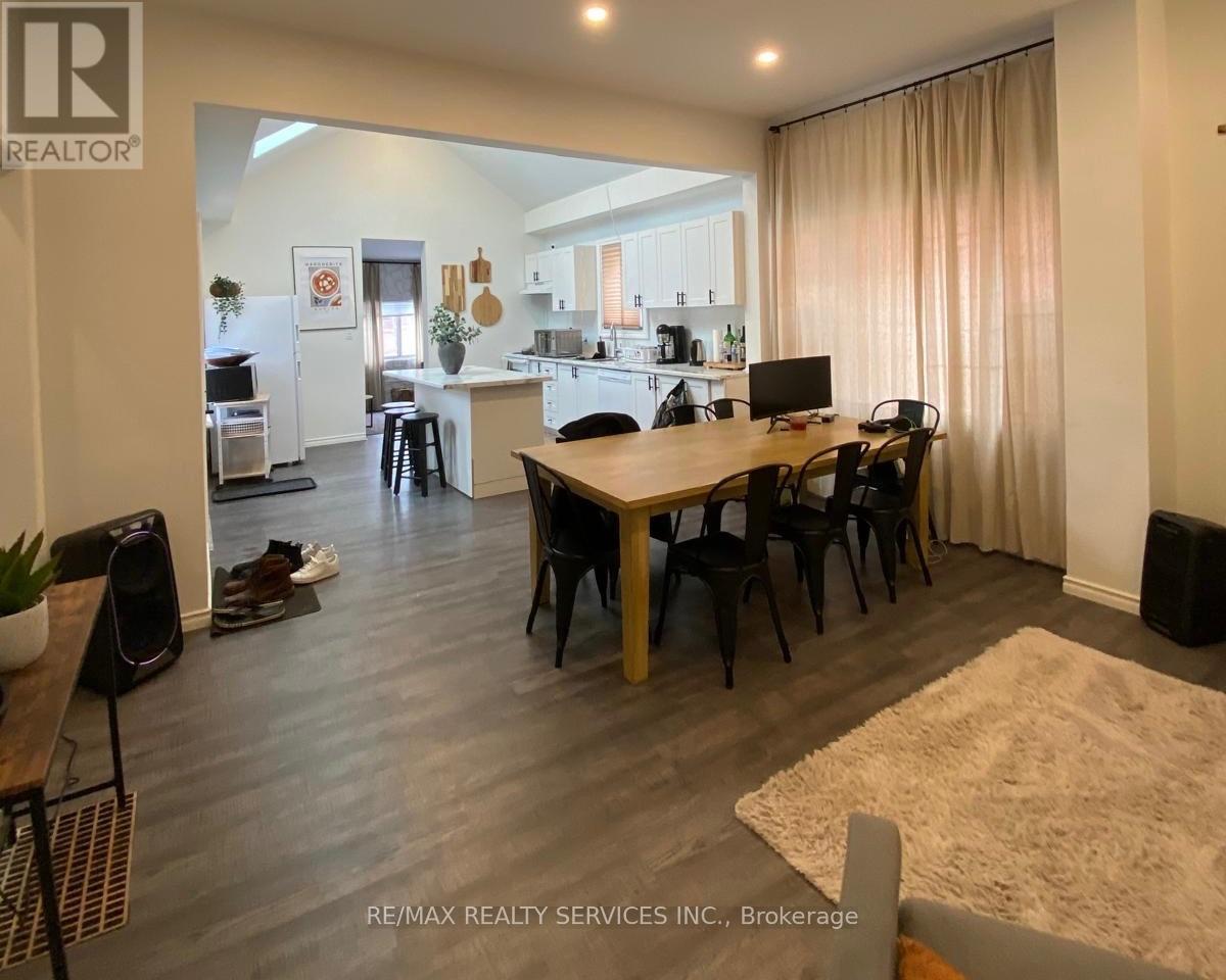 323 CHARLTON AVENUE W - 5