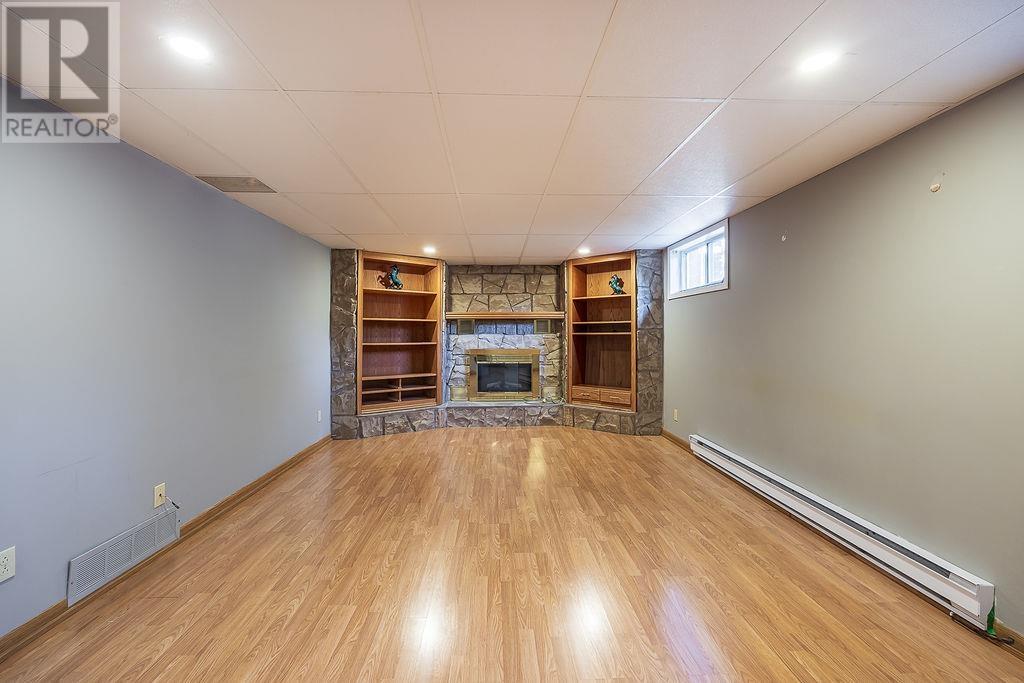 24 Chartwell DR - 16