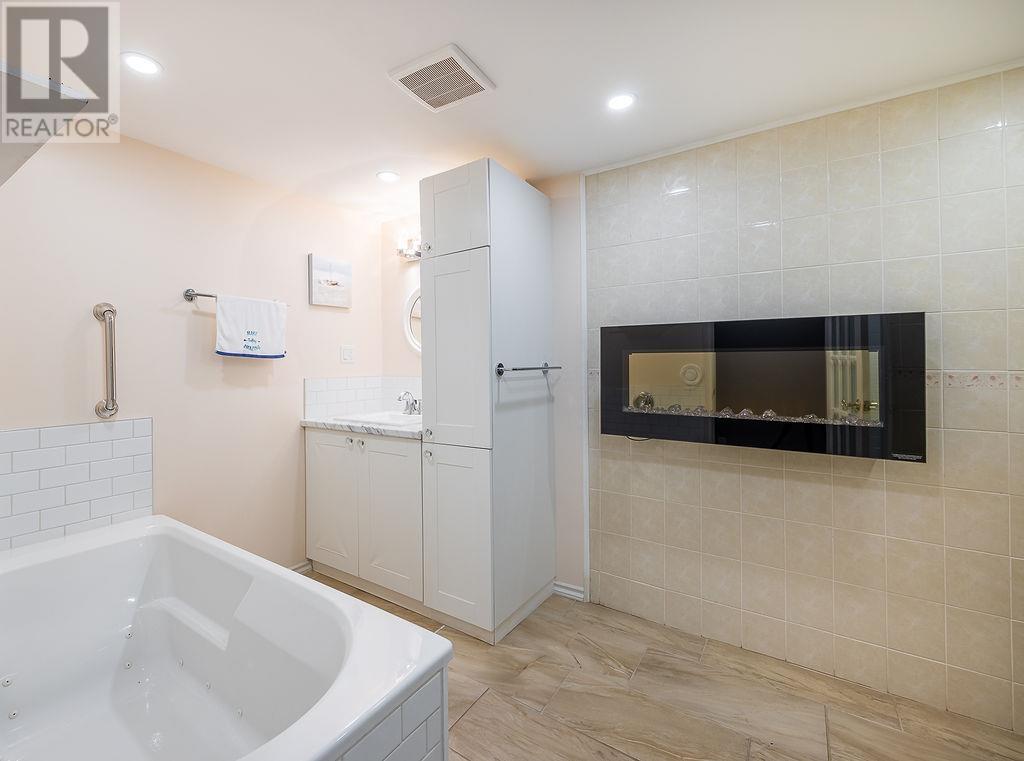 24 Chartwell DR - 17