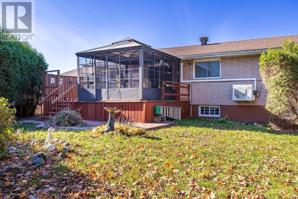 24 Chartwell DR - 28
