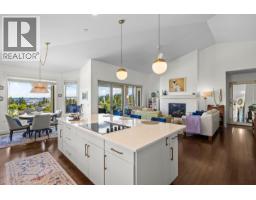 Full ensuite bathroom - 366 Trumpeter Court, Kelowna, BC V1W5J4 Photo 13