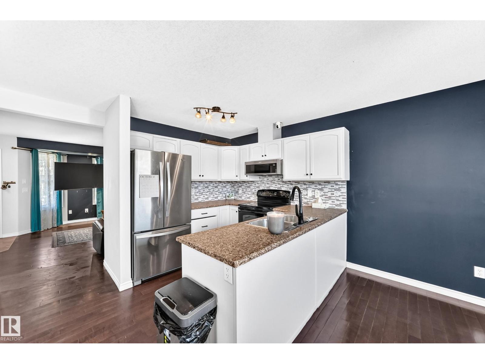 447 SONGHURST PL, photo 13 of 48