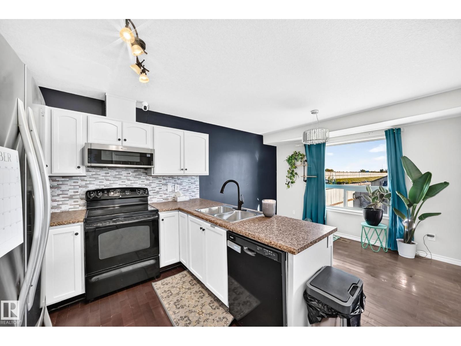 447 SONGHURST PL, photo 15 of 48