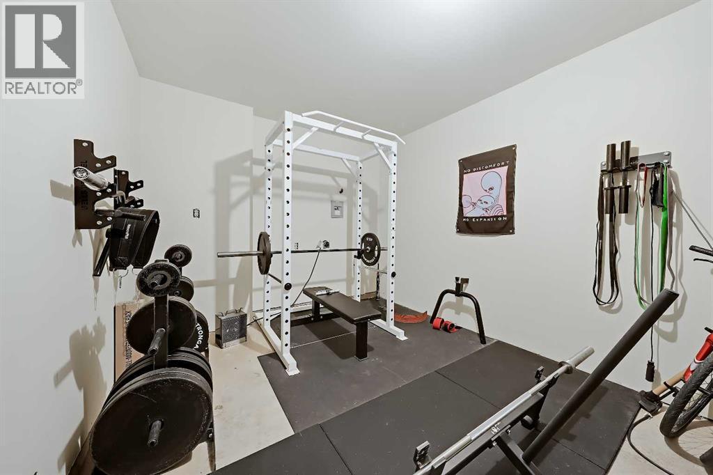 302 Woodvale Crescent SW, Calgary — photo 18