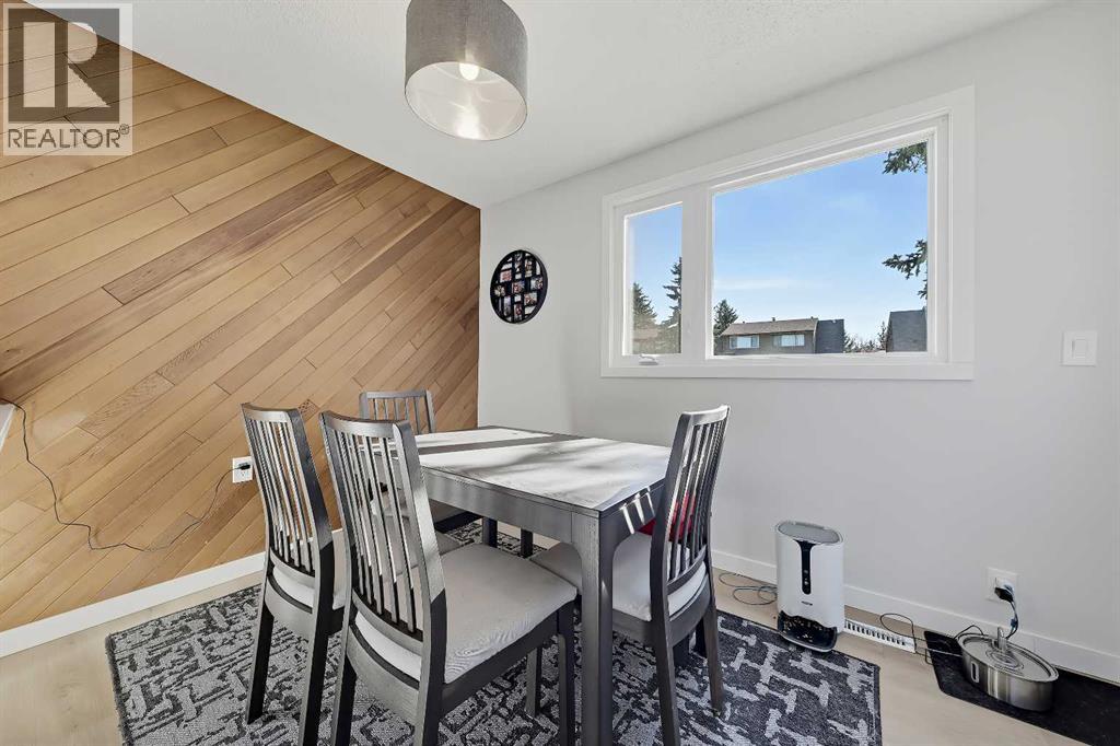 302 Woodvale Crescent SW, Calgary — photo 7
