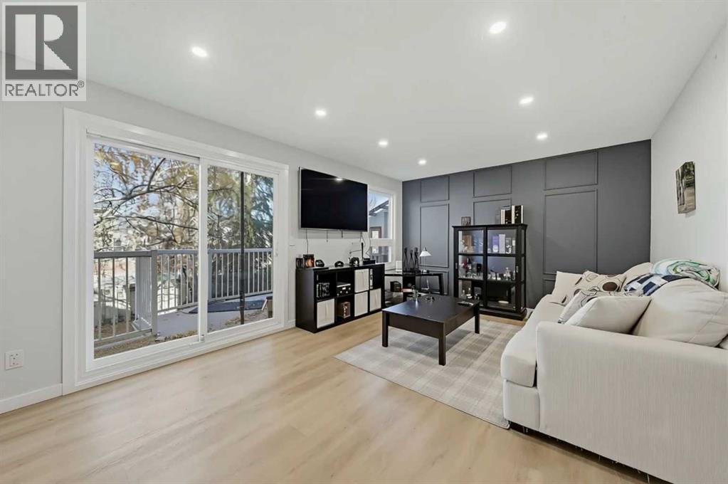 302 Woodvale Crescent SW, Calgary — photo 10