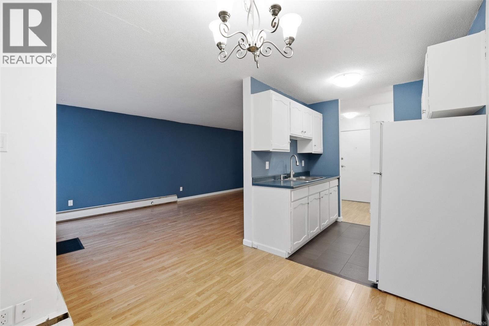 #4204 997 Bowen Rd - 5