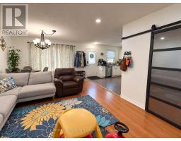 Upper Unit - 58 Binscarth Crescent, Ottawa, ON K2L1S1 Photo 6