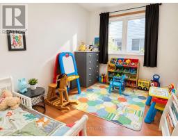 Upper Unit - 58 Binscarth Crescent, Ottawa, ON K2L1S1 Photo 7