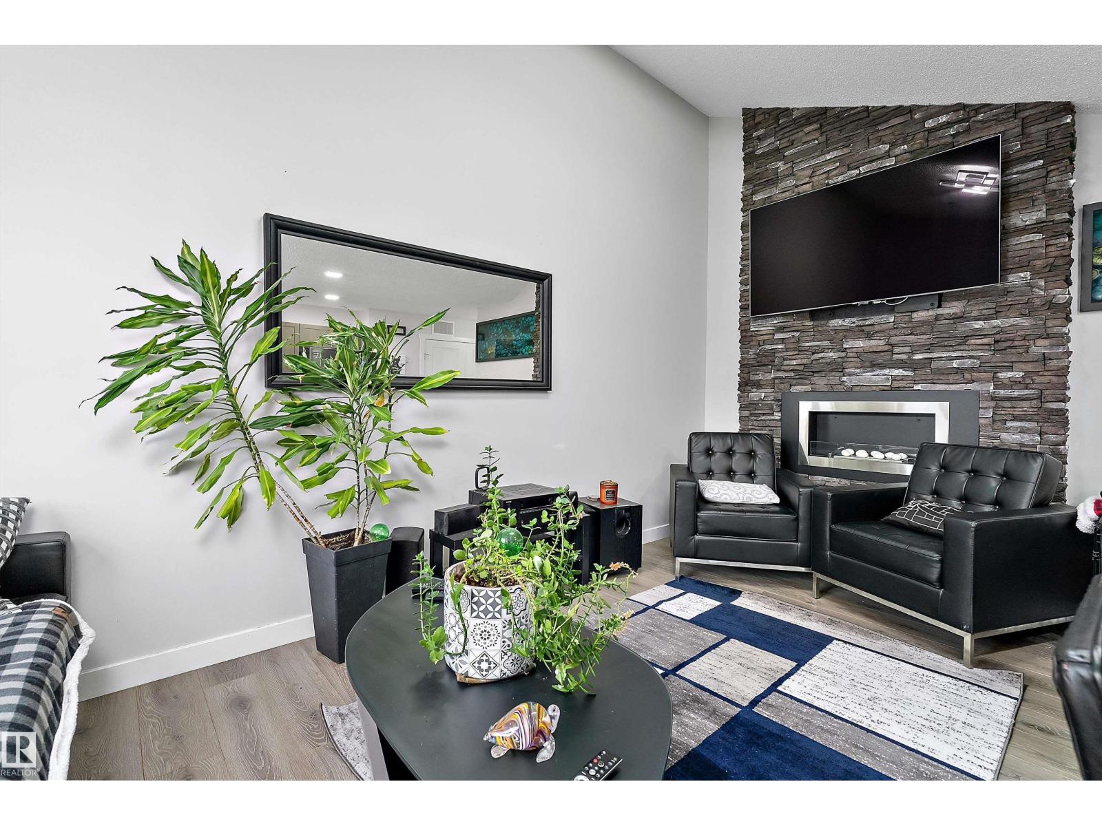 Property photograph 2 for MLS E4514354