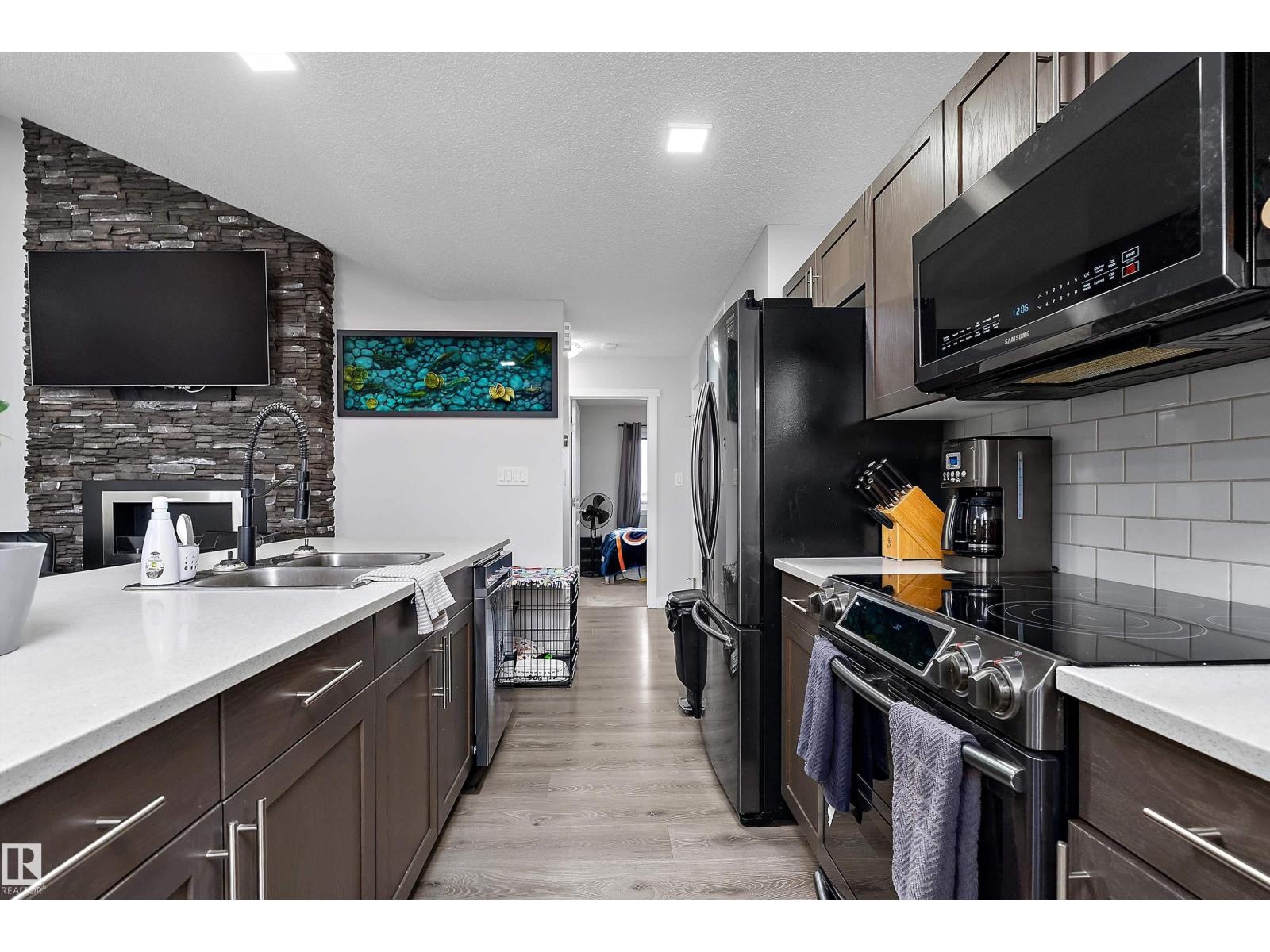 Property photograph 5 for MLS E4514354
