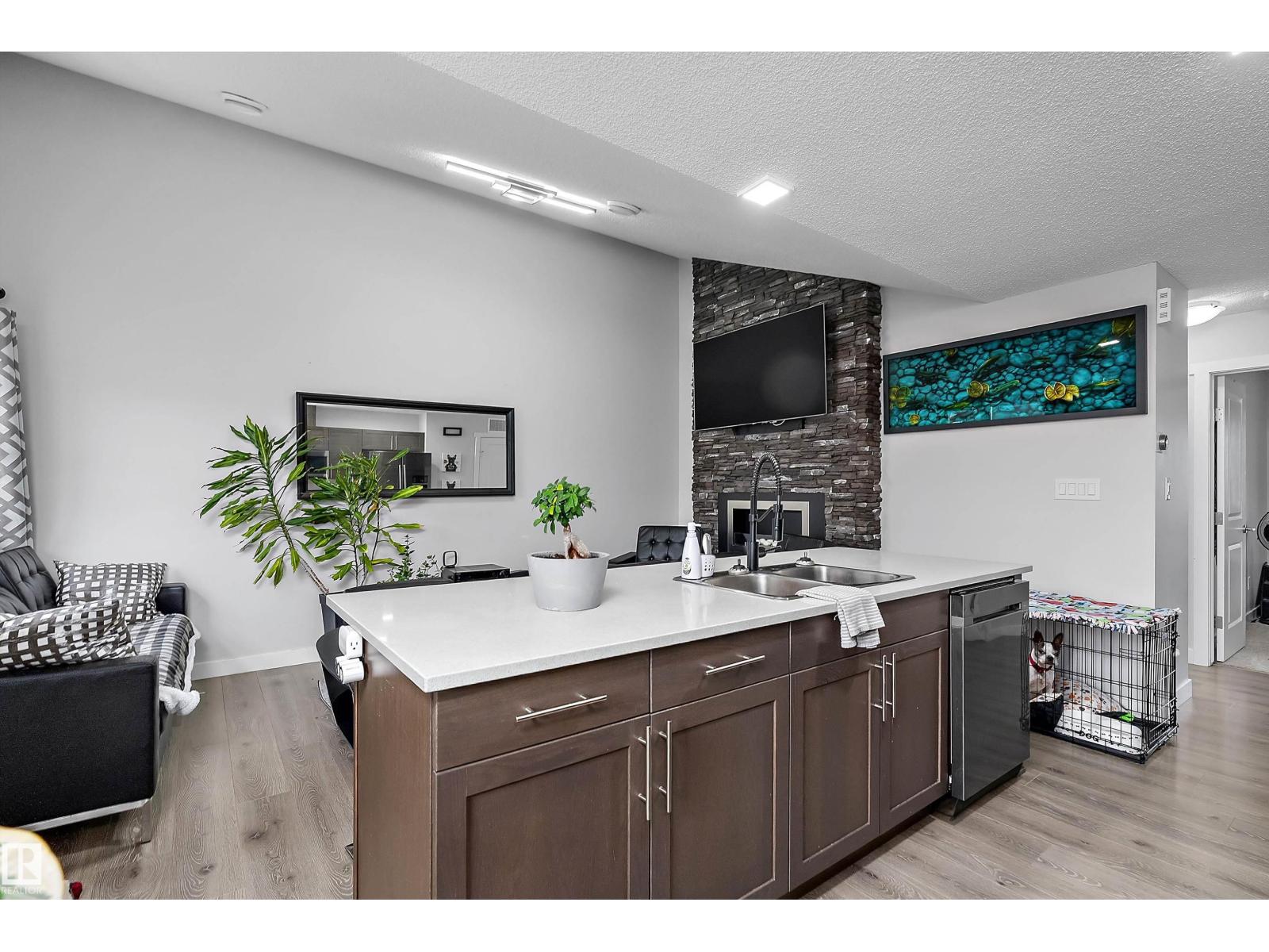Property photograph 11 for MLS E4514354