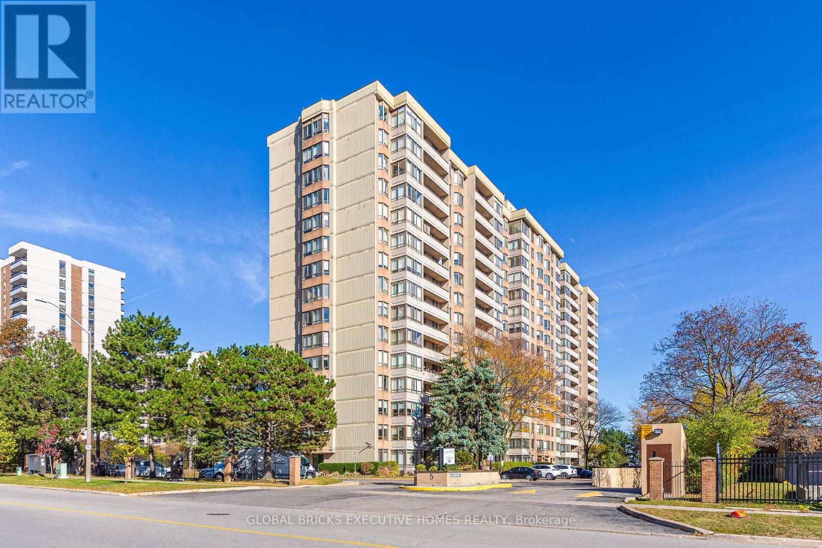 1404 - 5 LISA STREET, Brampton (Queen Street Corridor)