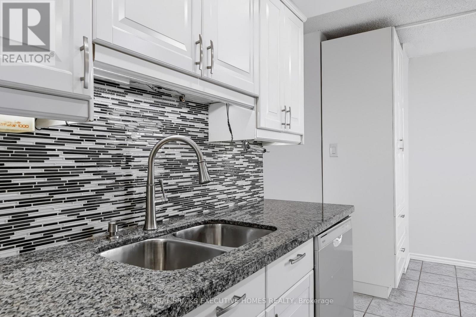 1404 - 5 LISA STREET, Brampton (Queen Street Corridor) — photo 9