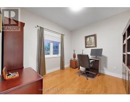 Bedroom 2 - 10 Concorde Drive, Brampton, ON L6P1V6 Photo 15