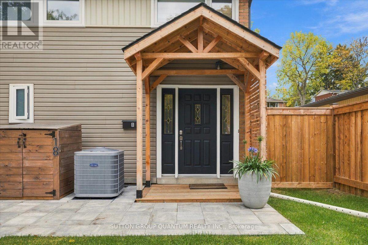 18 PLEASANT AVENUE, Hamilton (Dundas) — photo 2