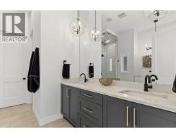 1906 43 Avenue SW, Calgary — photo 15