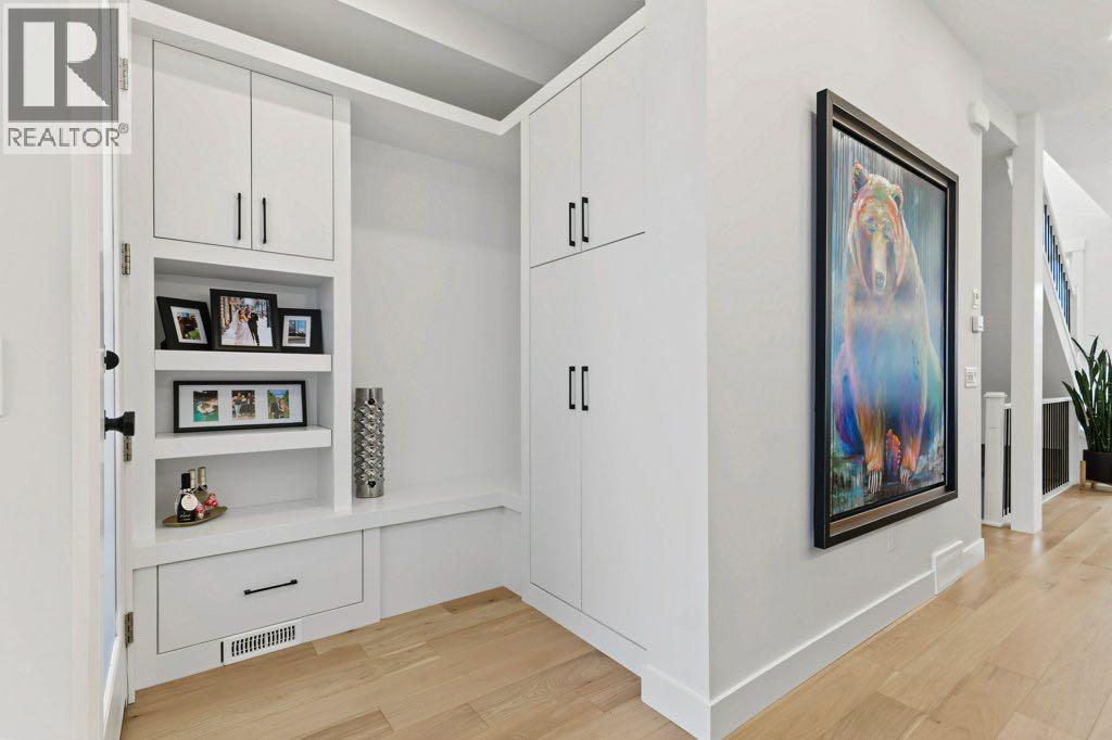 1906 43 Avenue SW, photo 9 of 49