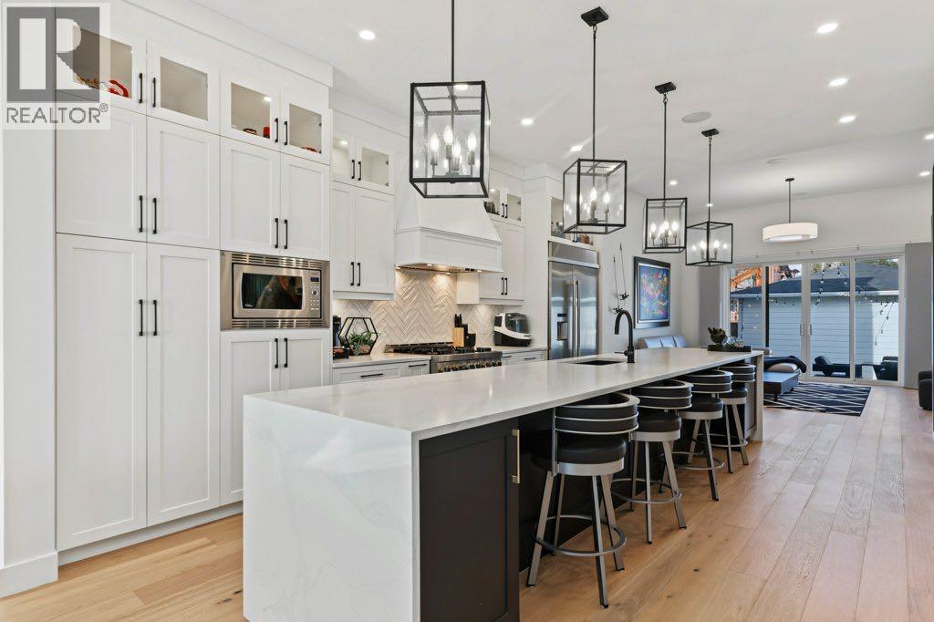1906 43 Avenue SW, photo 5 of 49