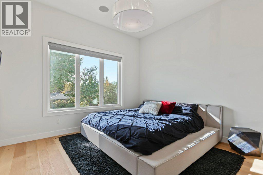 1906 43 Avenue SW, photo 21 of 49