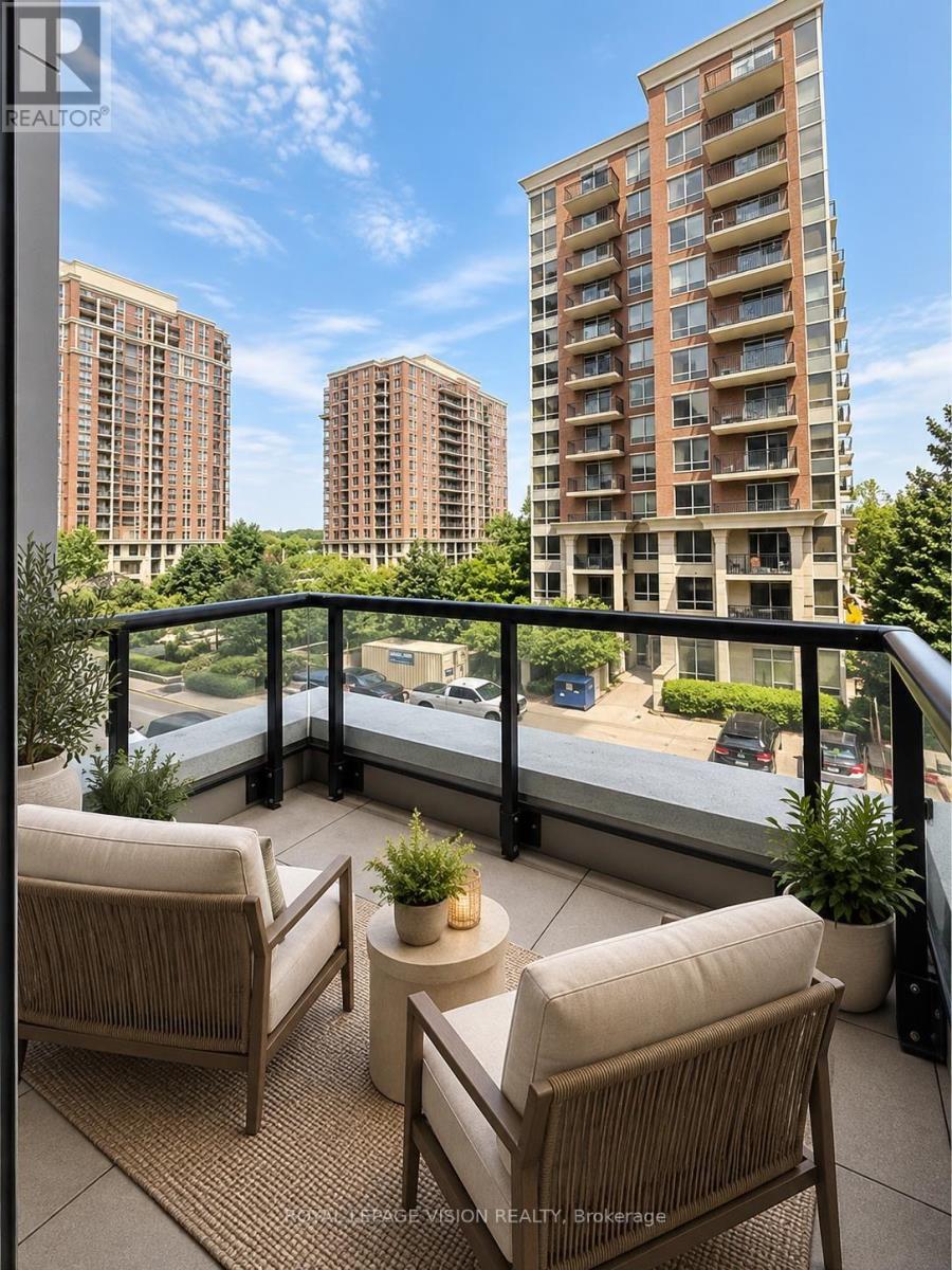 #404 30 INN ON THE PARK DRIVE - 8