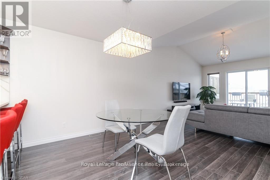 31 CHINOOK STREET, Belleville (Belleville Ward) — photo 10