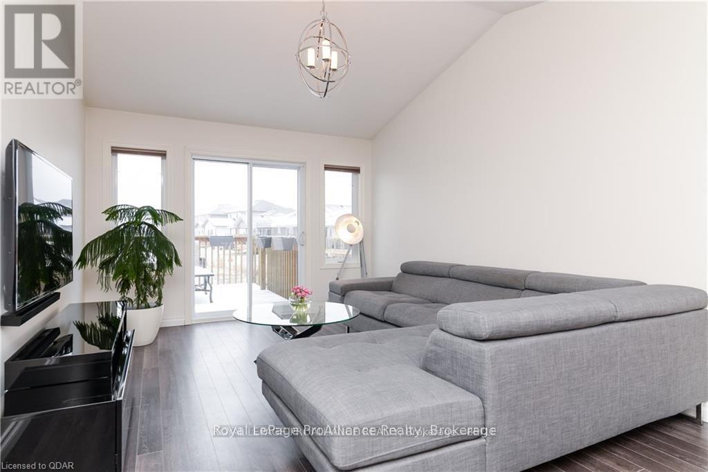 31 CHINOOK STREET, Belleville (Belleville Ward) — photo 12