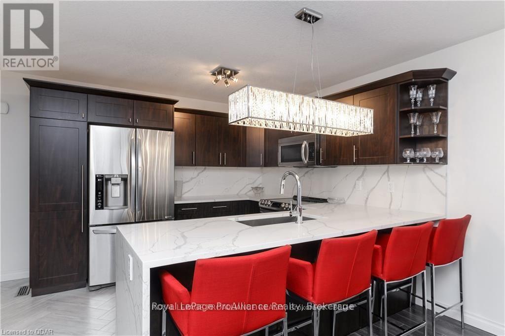 31 CHINOOK STREET, Belleville (Belleville Ward) — photo 4
