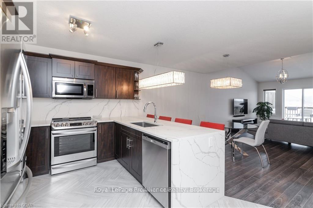 31 CHINOOK STREET, Belleville (Belleville Ward) — photo 6