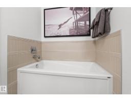 Laundry room - 5789 Hawthorn Cm Sw, Edmonton, AB T6X2L5 Photo 9
