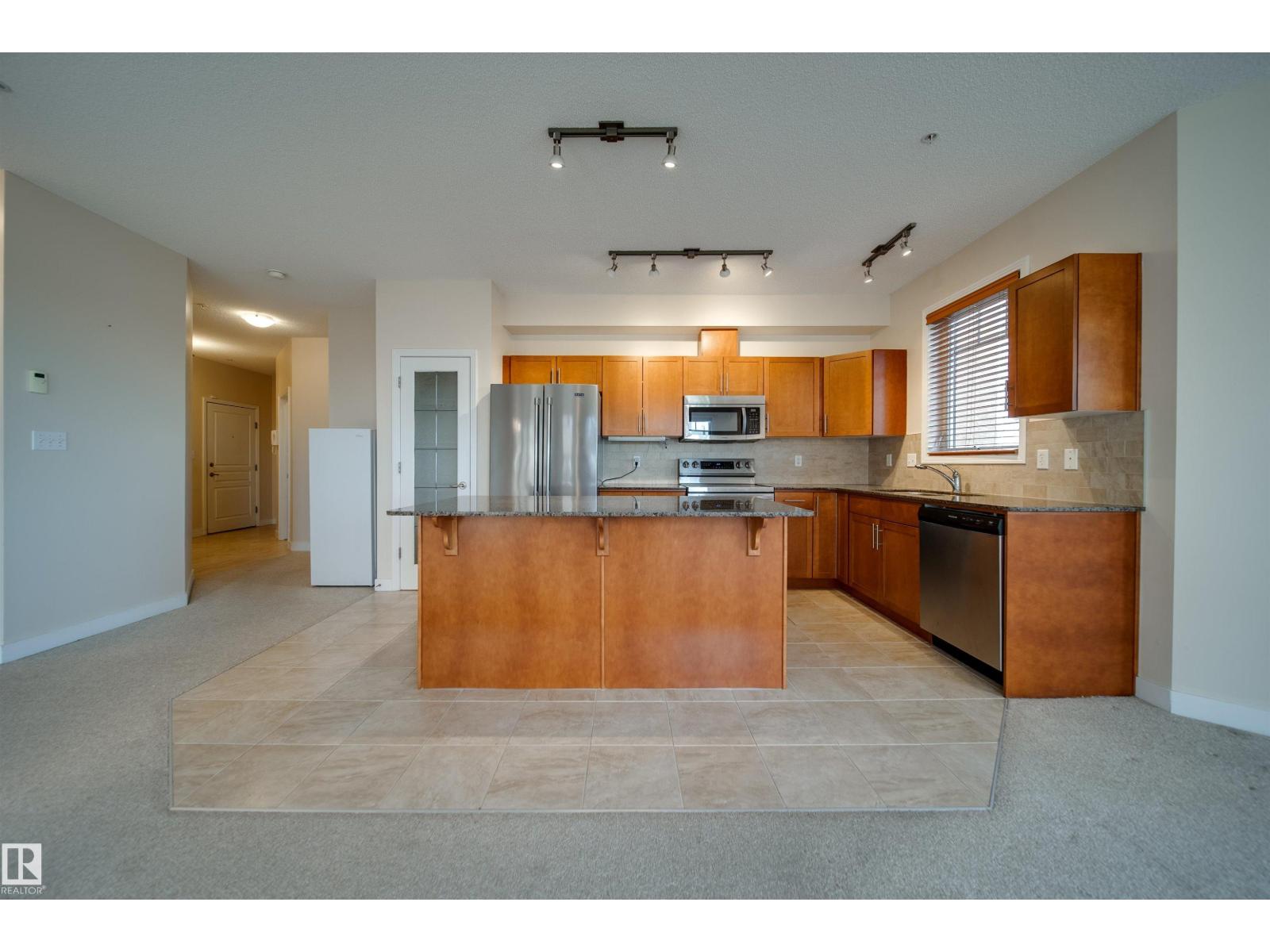 Property photograph 12 for MLS E4514357