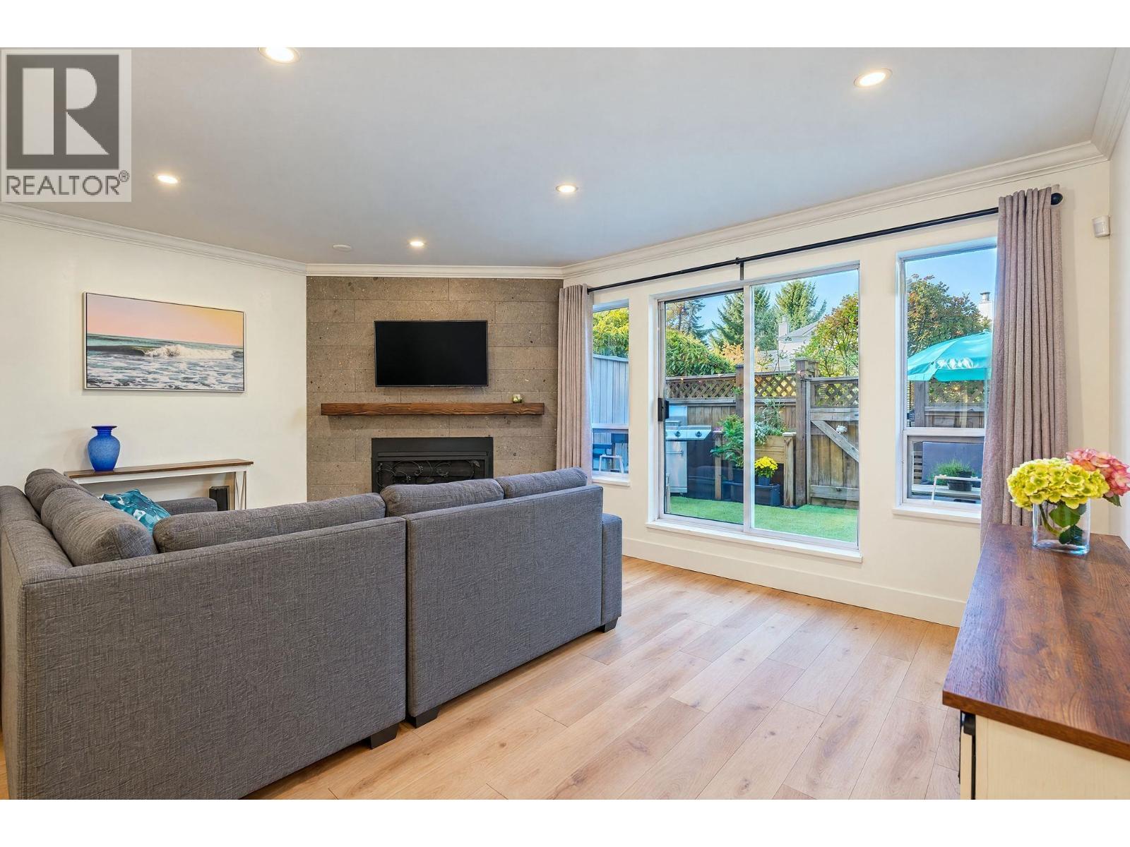 29 4311 Sophia Street, Vancouver — photo 8