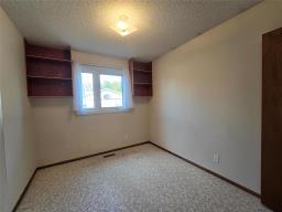 387 Novavista Drive, Winnipeg, MB R2N1E9 Photo 11