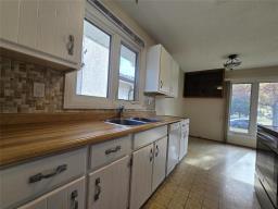 Living room - 387 Novavista Drive, Winnipeg, MB R2N1E9 Photo 7