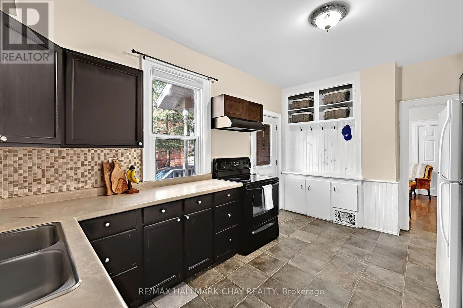 84 BURTON AVENUE, Barrie (Allandale) — photo 4