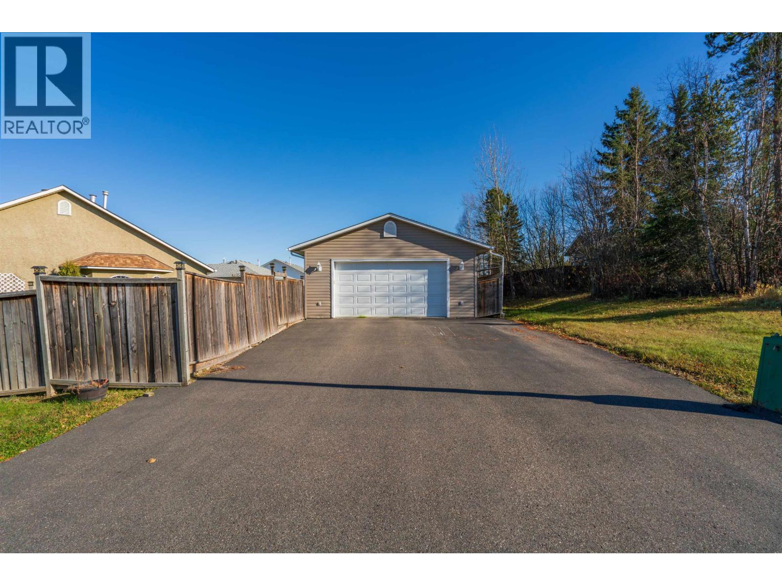 5716 BEARSPAW CRESCENT - 5