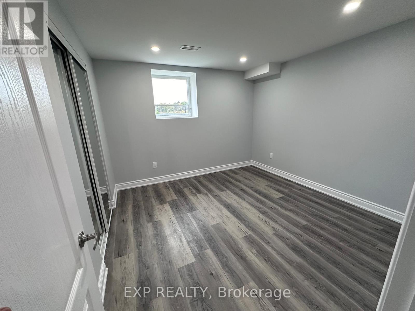 31 Lorne Thomas Place, New Tecumseth photo 12