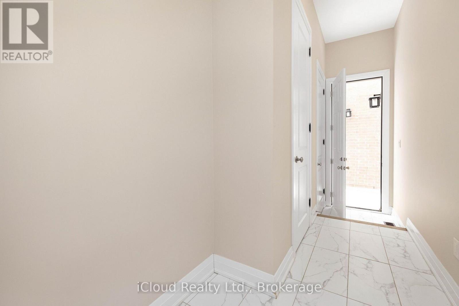 38 PINE HILL CRESCENT - 23