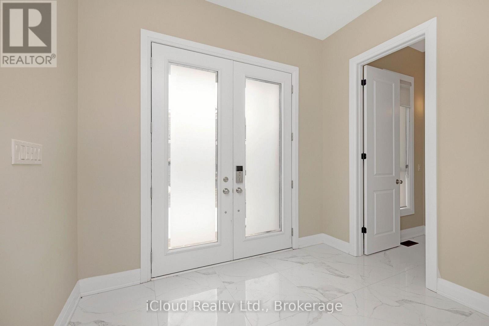 38 PINE HILL CRESCENT - 3
