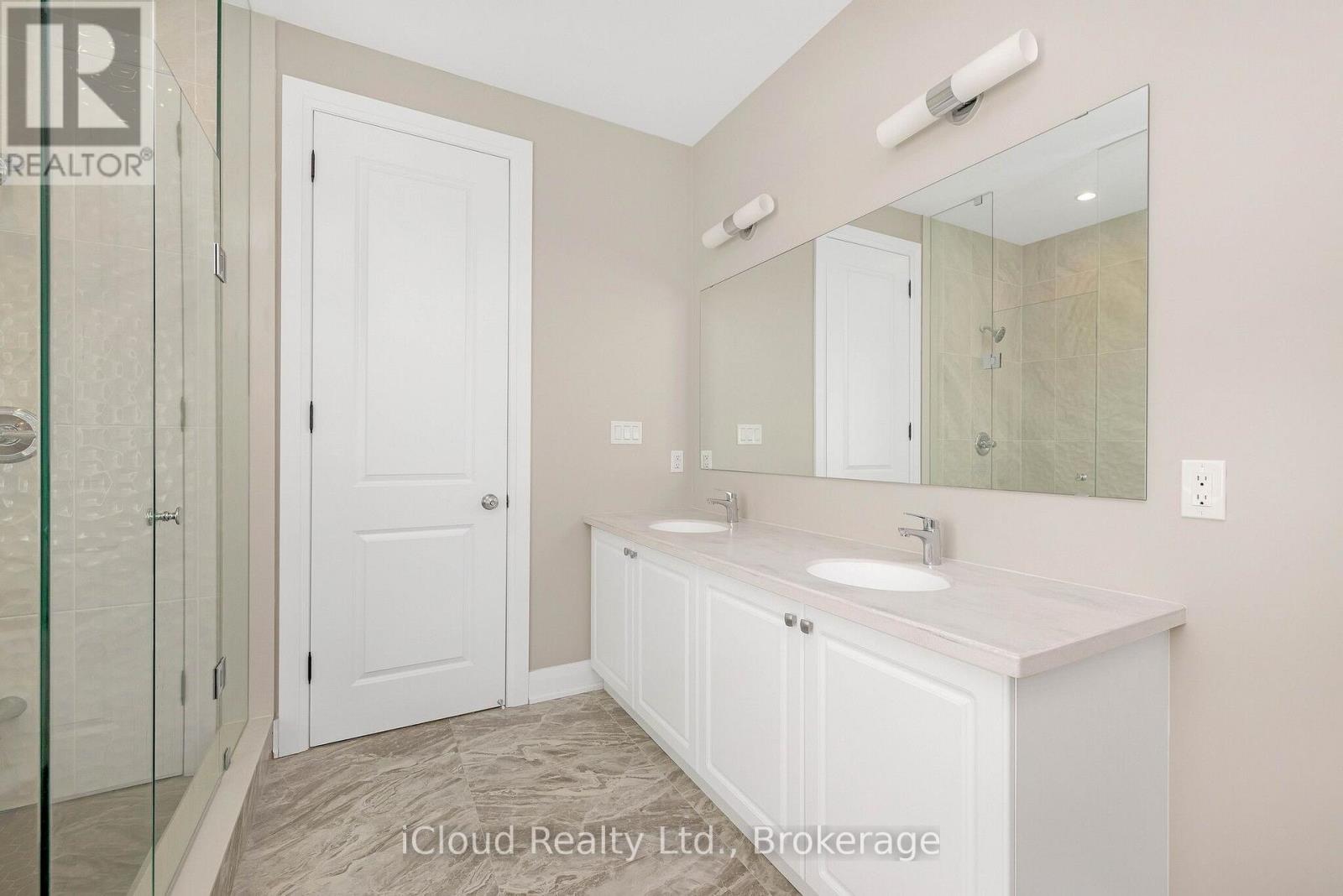38 PINE HILL CRESCENT - 31