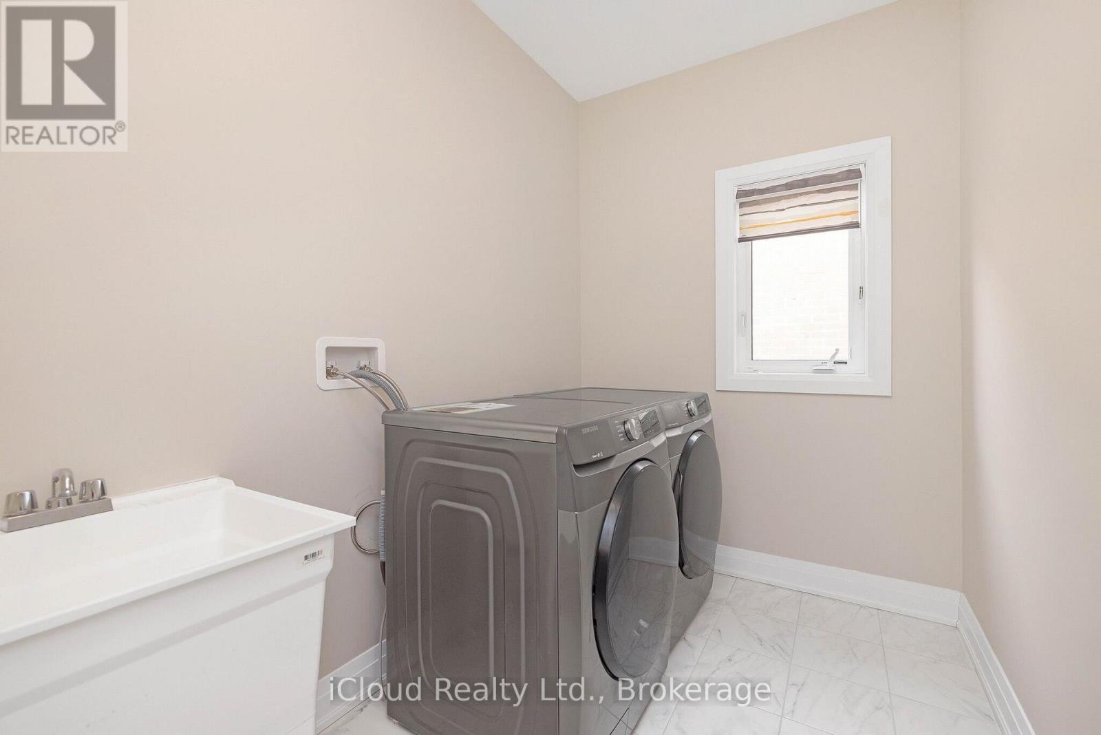 38 PINE HILL CRESCENT - 34