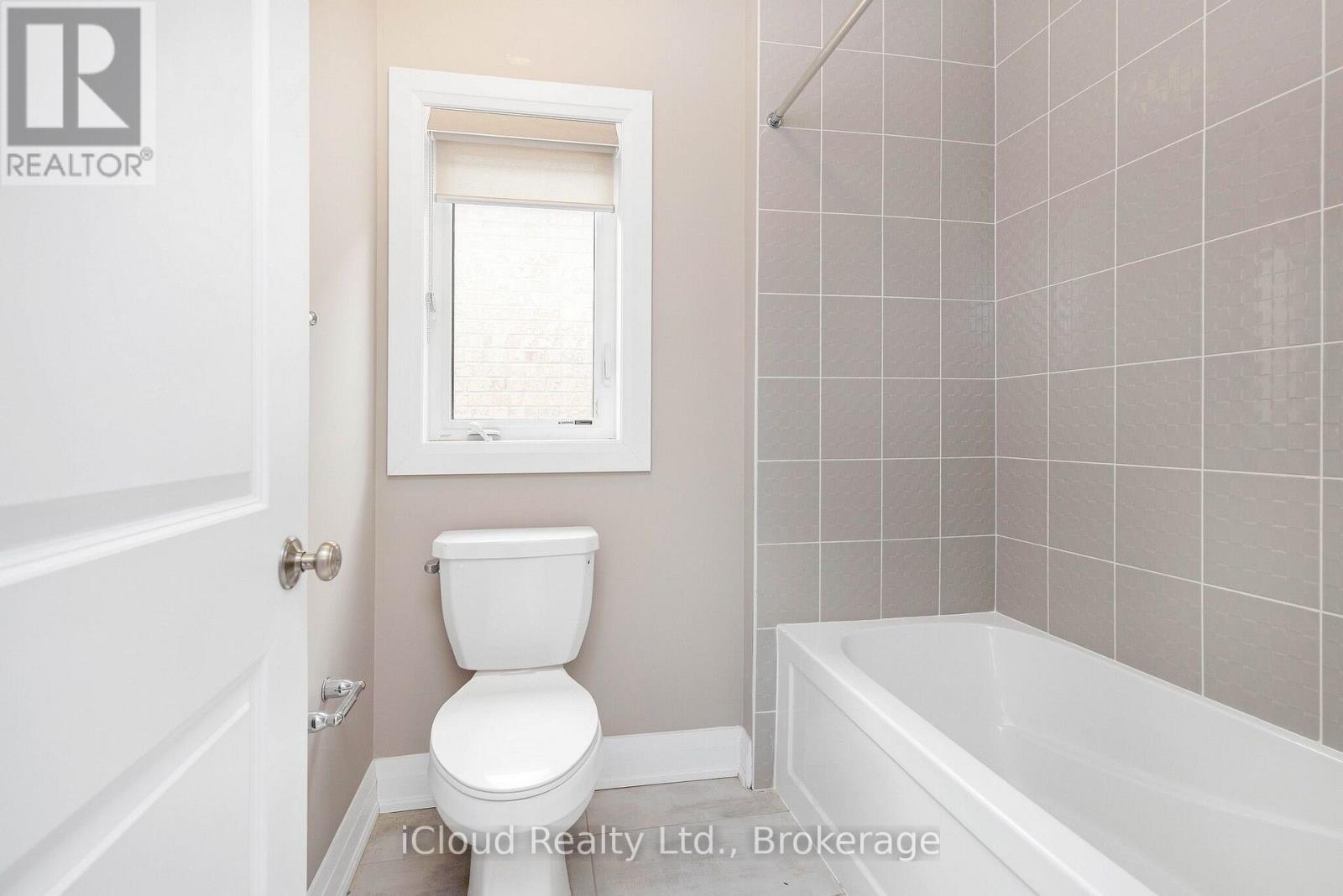 38 PINE HILL CRESCENT - 38