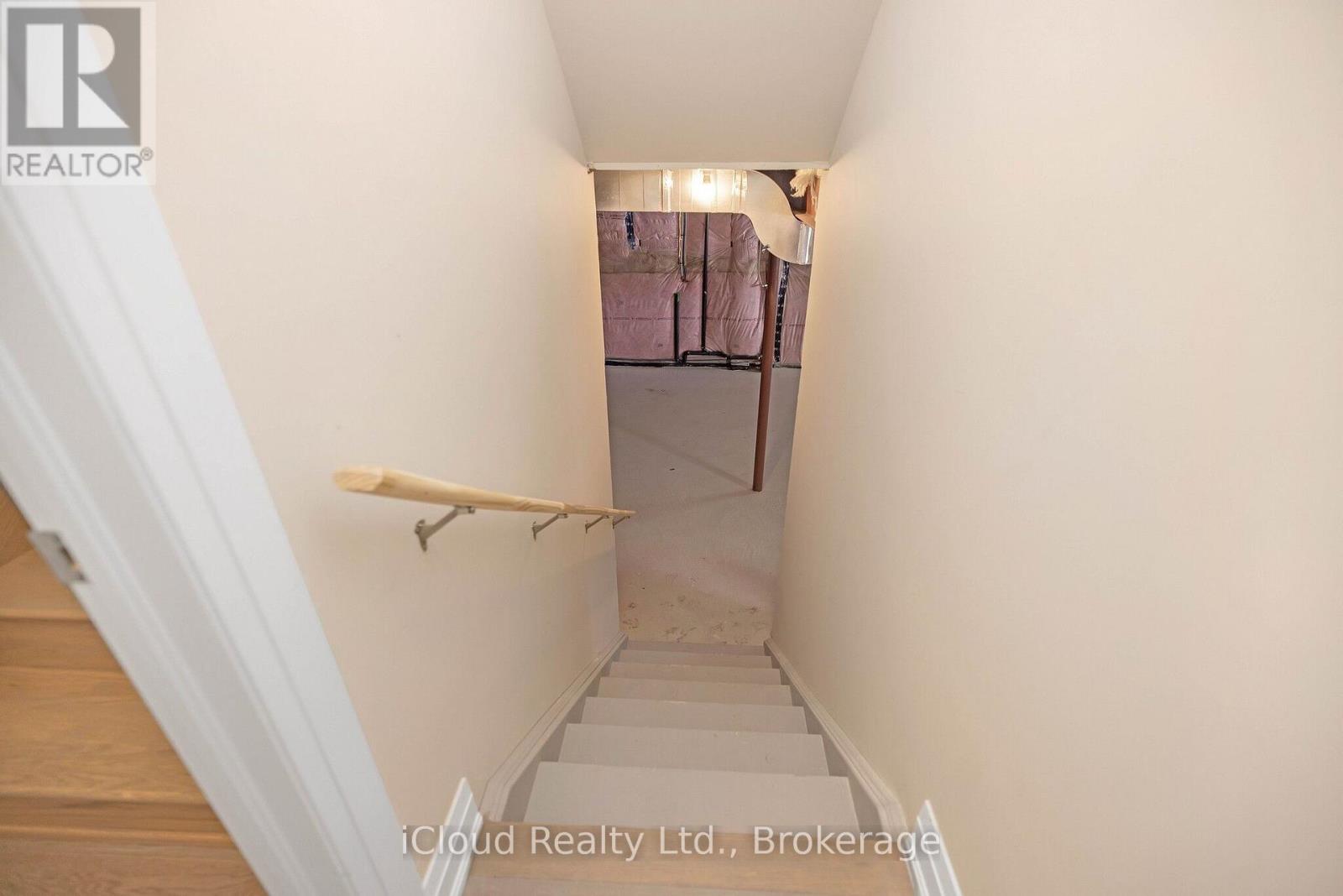 38 PINE HILL CRESCENT - 47