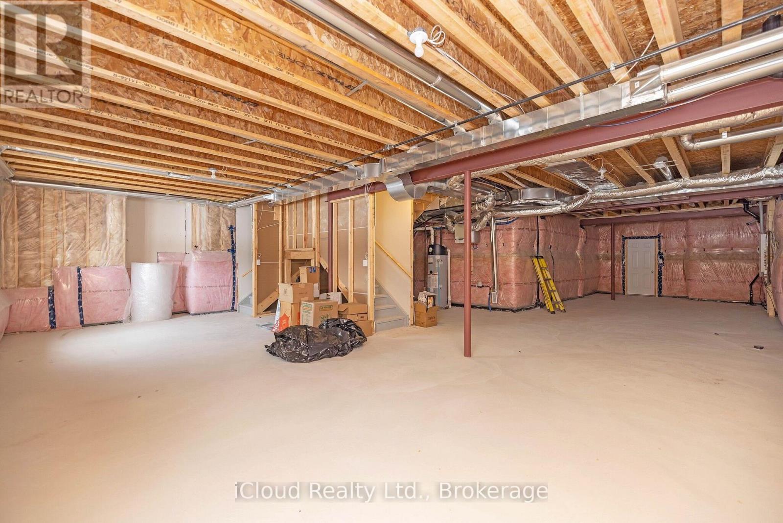 38 PINE HILL CRESCENT - 48