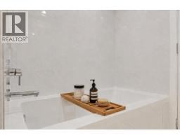 203 747 E 3rd Street, North Vancouver, BC V7L1G8 Photo 15