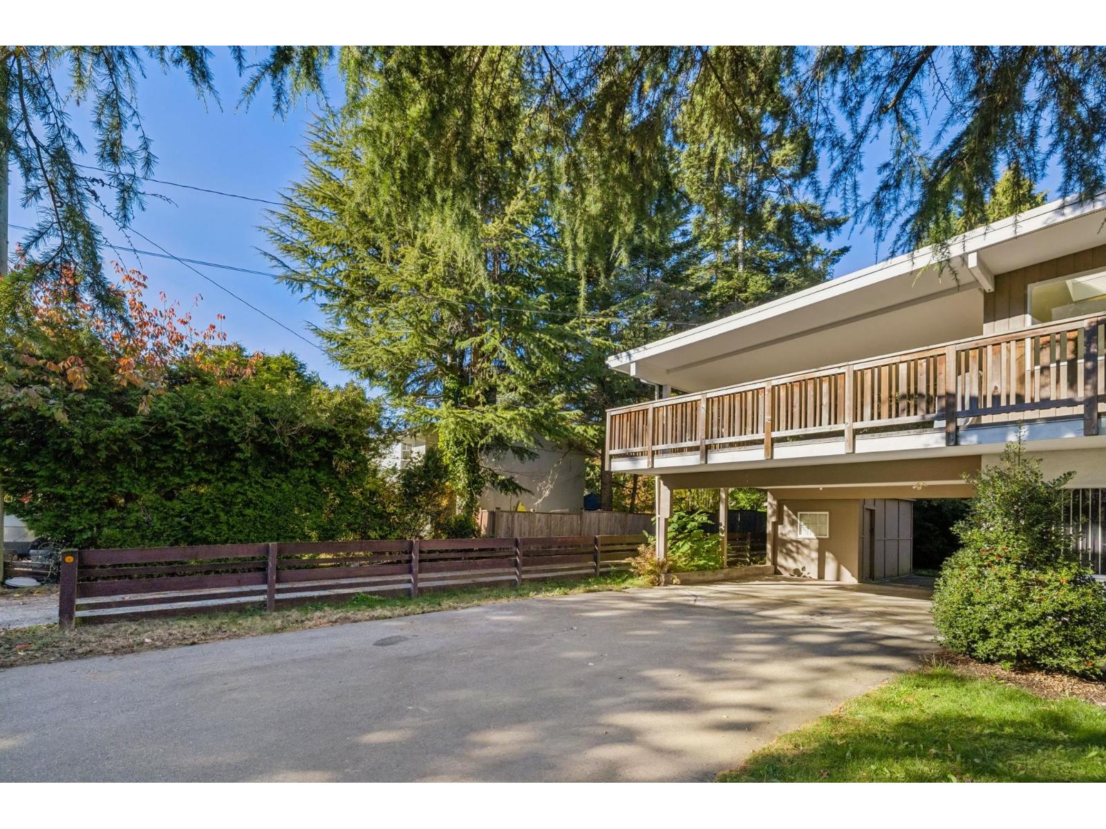 13645 BLACKBURN AVENUE — photograph 3