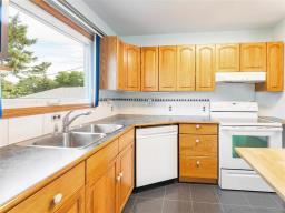 33 Parade Drive, Winnipeg, MB R2C0S3 Photo 16