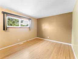 33 Parade Drive, Winnipeg, MB R2C0S3 Photo 19