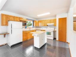 33 Parade Drive, Winnipeg, MB R2C0S3 Photo 14